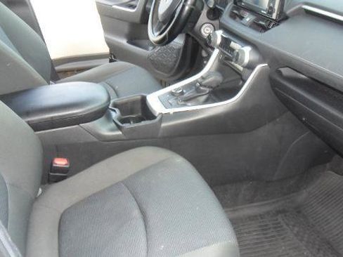 Used 2022 Toyota RAV4 LE image 26