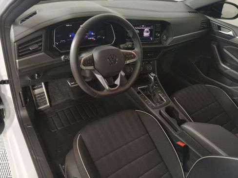 Used 2024 Volkswagen Jetta Sport image 4