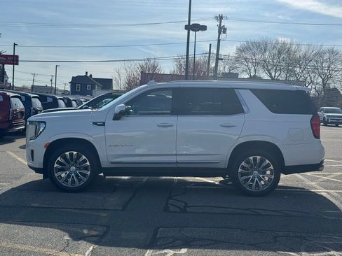 Used 2022 GMC Yukon Denali w/ Denali Premium Package image 2