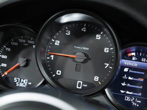 Used 2021 Porsche 718 Boxster RWD image 30