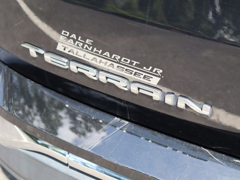 Used 2024 GMC Terrain SLT AWD/4WD image 50