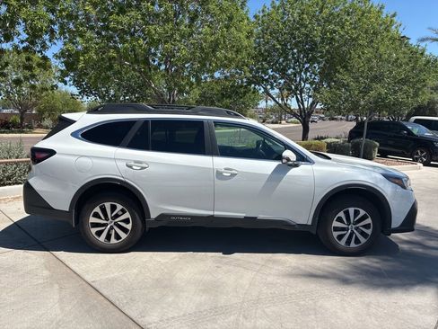 Used 2020 Subaru Outback Premium image 2