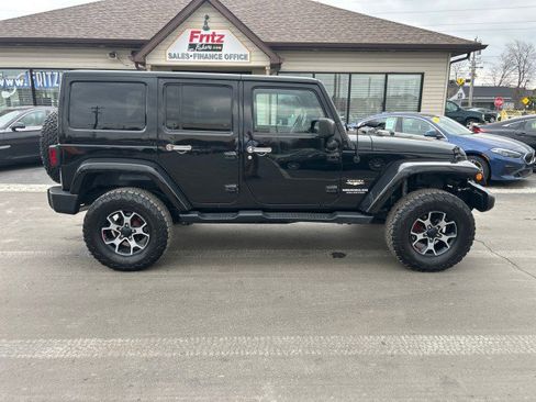 Used 2015 Jeep Wrangler Unlimited Sahara w/ Connectivity Group image 8