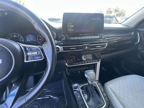 Certified 2023 Kia Seltos EX image 24