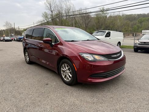 Used 2017 Chrysler Pacifica Touring FWD image 3