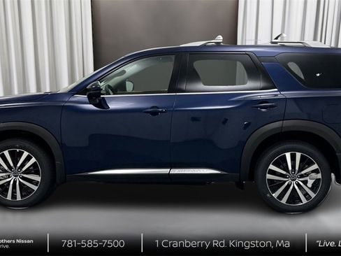New 2025 Nissan Pathfinder Platinum w/ Cargo Package image 8