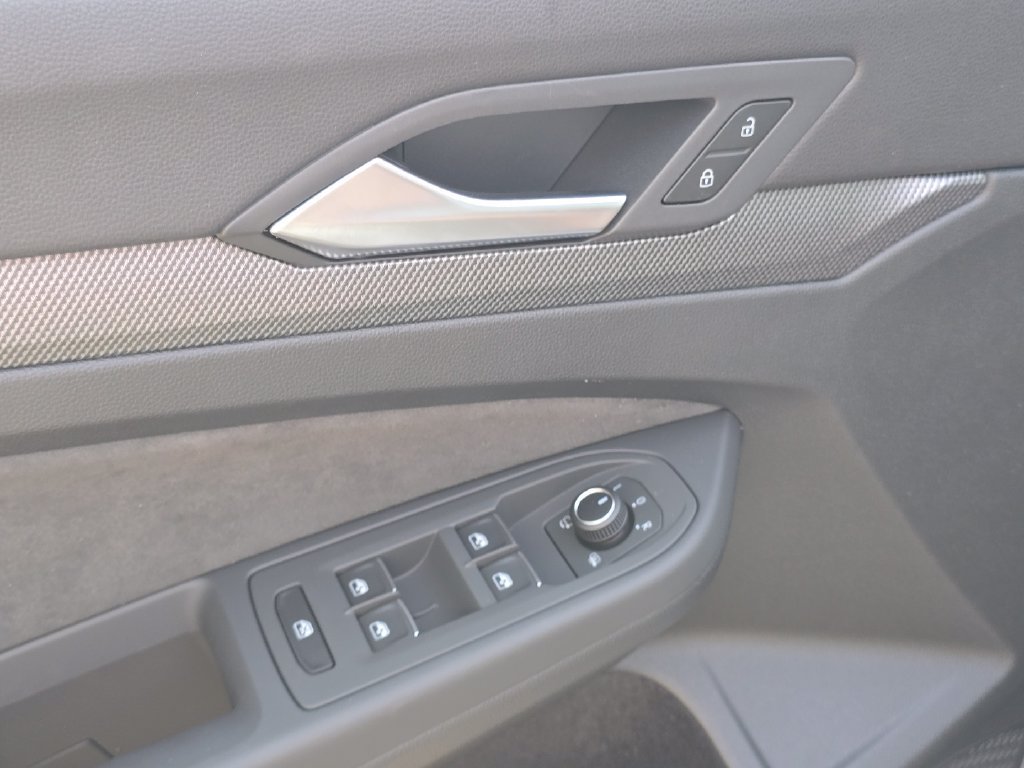 New 2026 Volkswagen GTI SE FWD image 19
