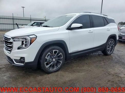 Used 2024 GMC Terrain SLT w/ Tech Package image 3