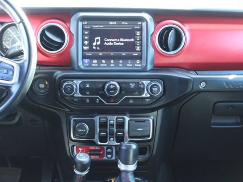 Used 2022 Jeep Wrangler Unlimited Rubicon AWD/4WD image 17
