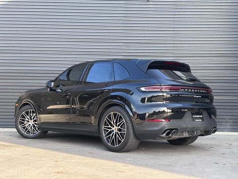 Certified 2025 Porsche Cayenne image 3
