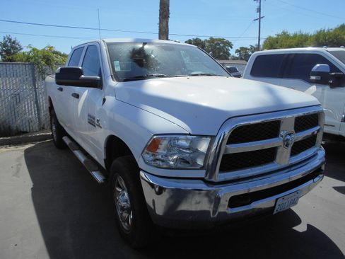Used 2016 RAM 2500 Tradesman w/ Chrome Appearance Group AWD/4WD image 3