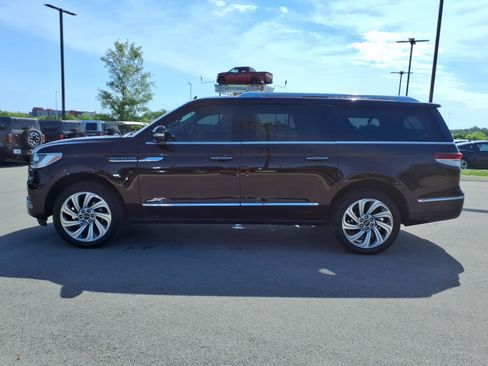 Used 2024 Lincoln Navigator L Reserve AWD/4WD image 6
