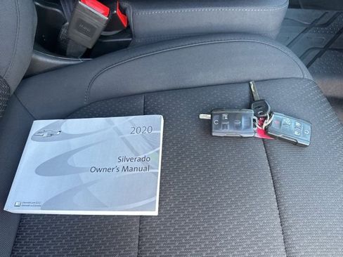 Used 2020 Chevrolet Silverado 2500 Custom w/ Custom Value Package image 19