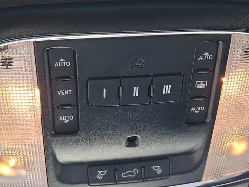 Used 2020 Jeep Grand Cherokee Trailhawk w/ Trailhawk Luxury Group AWD/4WD image 27