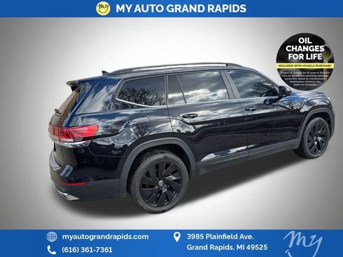 Used 2024 Volkswagen Atlas SE image 7