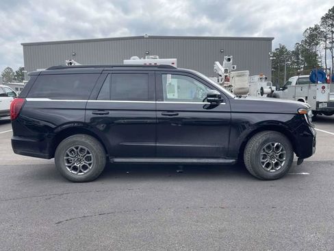 New 2026 Ford Expedition Active image 2