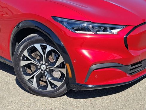 Used 2022 Ford Mustang Mach-E Premium image 9