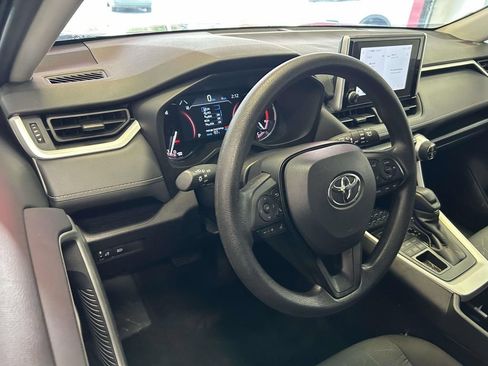 Used 2025 Toyota RAV4 XLE AWD/4WD image 13
