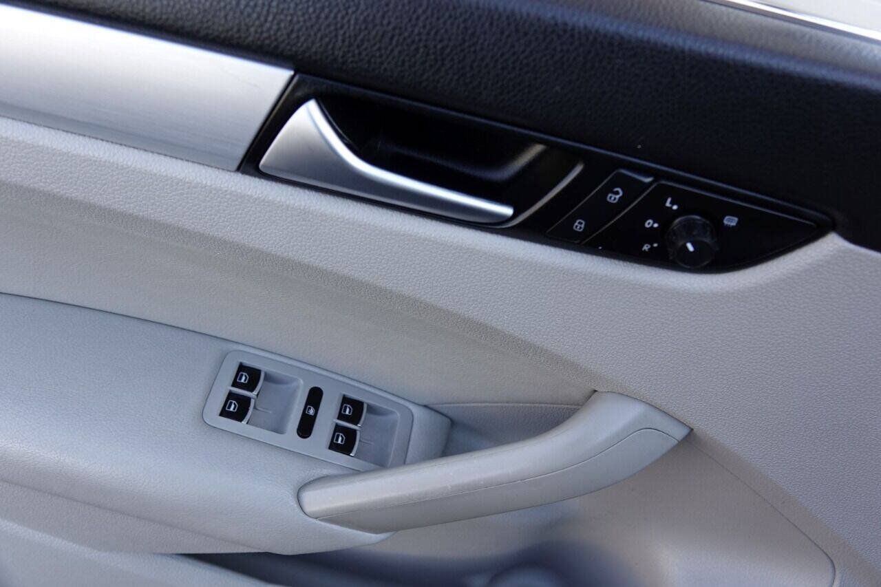 Used 2012 Volkswagen Passat 2.5 SE FWD image 55