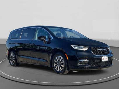 Used 2024 Chrysler Pacifica Limited