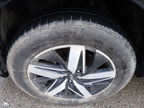 Certified 2021 Kia Sorento EX w/ Panoramic Sunroof Package image 7