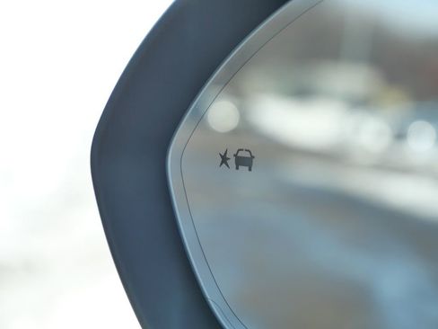 Used 2023 Buick Envision Essence w/ Sport Touring Package image 32