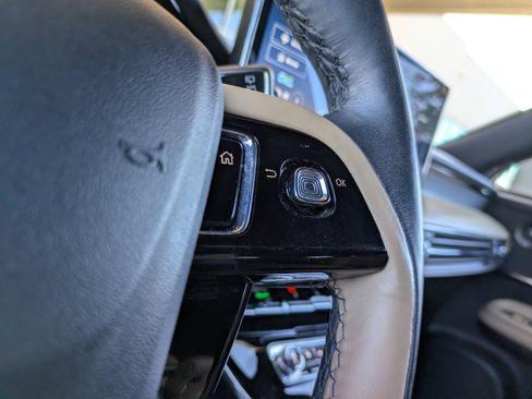 Used 2023 Lincoln Corsair Reserve w/ Equipment Group 202A image 23