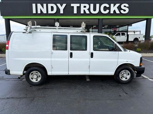 Used 2017 Chevrolet Express 2500 RWD image 1