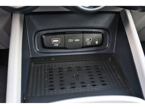 Used 2024 Hyundai Venue Limited image 30