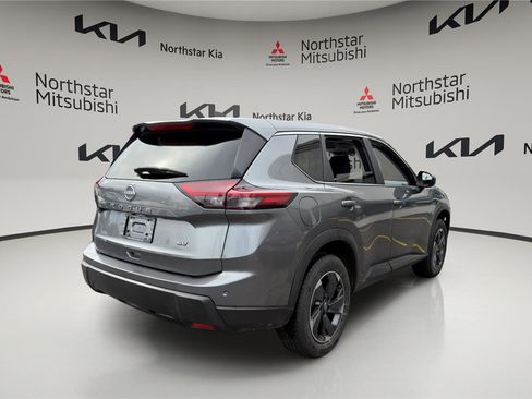 Used 2024 Nissan Rogue SV image 4