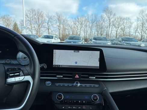 Used 2023 Hyundai Elantra Limited image 15