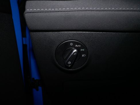 Certified 2025 Volkswagen Taos SE image 27