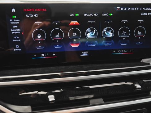 Used 2023 BMW X7 xDrive40i w/ M Sport Package image 23