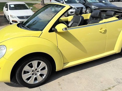 Used 2007 Volkswagen Beetle Convertible w/ Package 1 FWD image 6