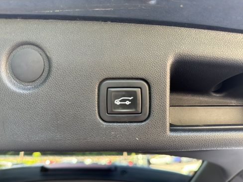 Used 2020 Chevrolet Equinox LT AWD/4WD image 34