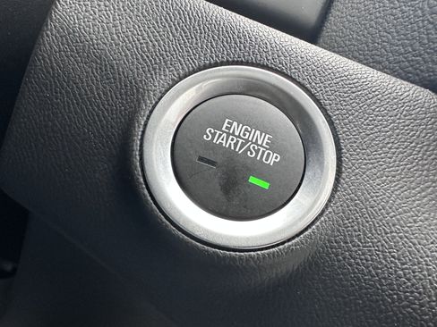 Used 2024 GMC Terrain SLT w/ Infotainment Package II image 23