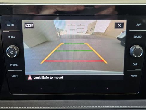 Used 2025 Volkswagen Taos SE FWD image 16
