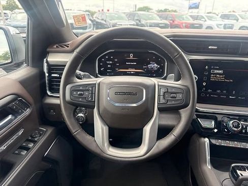 Used 2026 GMC Sierra 1500 Denali w/ LPO, Black Badging Package AWD/4WD image 12