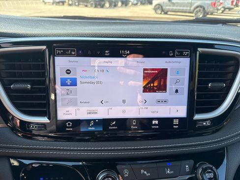 New 2026 Chrysler Pacifica Select image 14