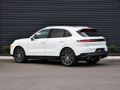 Certified 2025 Porsche Cayenne image 3