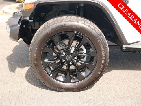 Used 2025 Jeep Wrangler Unlimited Sahara w/ Safety Group AWD/4WD image 12
