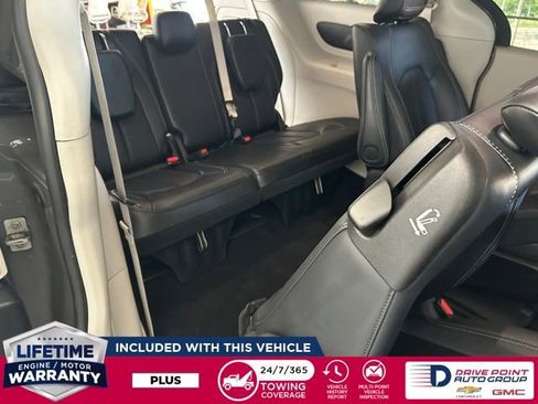 Used 2024 Chrysler Pacifica Limited FWD image 31