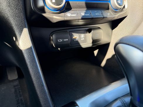 Used 2020 Hyundai Veloster 2.0 image 23