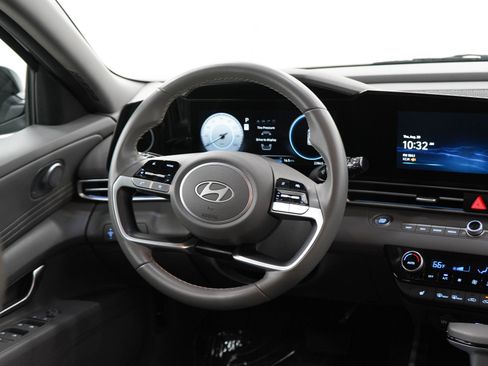 Used 2025 Hyundai Elantra SEL FWD image 14