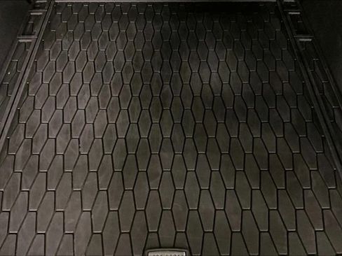 Certified 2025 Jaguar F-PACE R-Dynamic S image 33