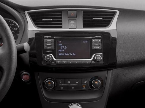 Used 2016 Nissan Sentra S image 10