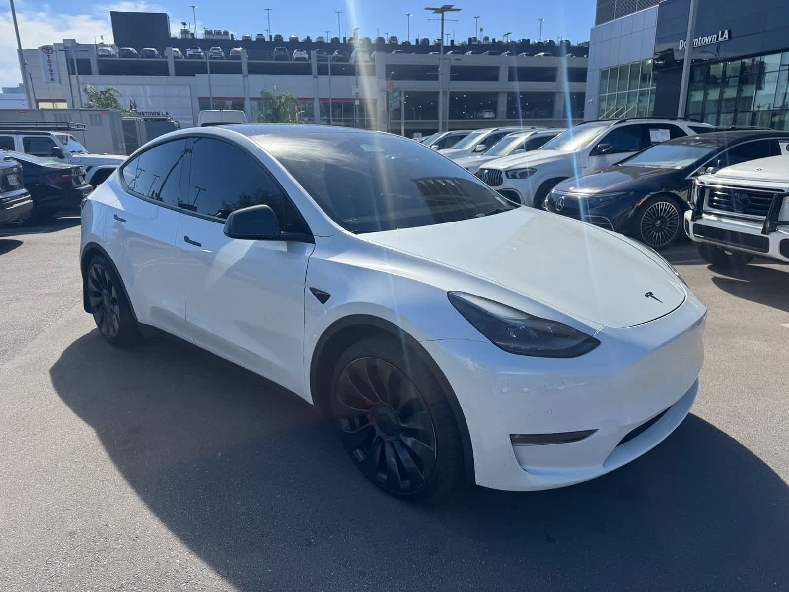 Used 2022 Tesla Model Y Performance AWD/4WD image 2