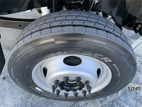 Used 2022 Ford F550 4x4 Crew Cab Super Duty w/ Power Equipment Group image 17