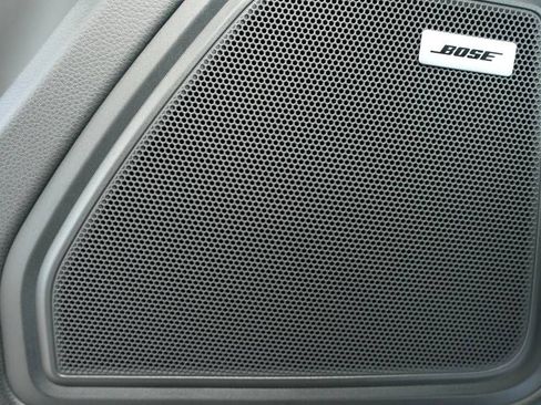 Certified 2025 Porsche Macan AWD/4WD image 31