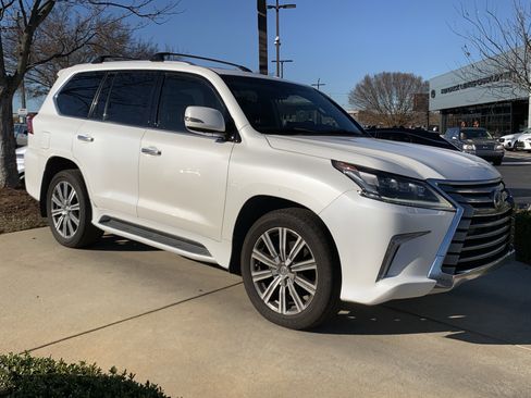 Used 2017 Lexus LX 570 4WD image 2